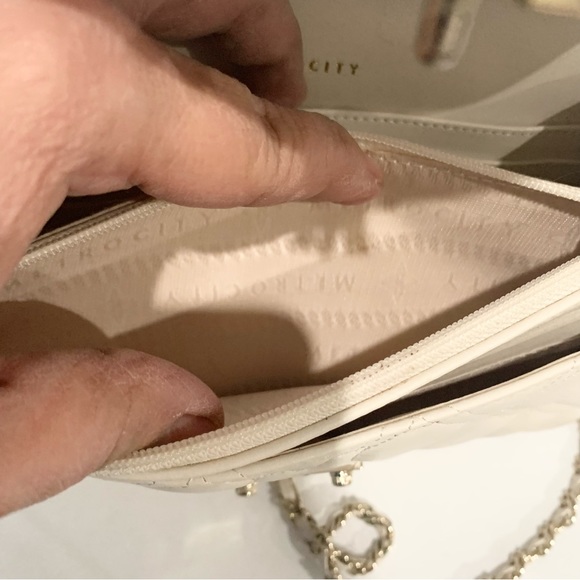 Metro City Sling Bag - Picture 7 of 11